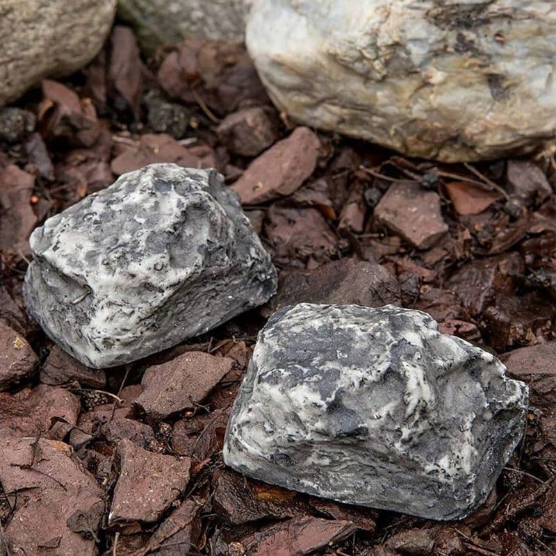 Tajemniczy Kamień-Schowek na Klucze: Ukryj i Zabezpiecz